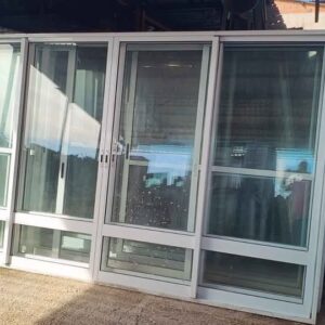 PORTA BALCÃO EM ALUMÍNIO BRANCO