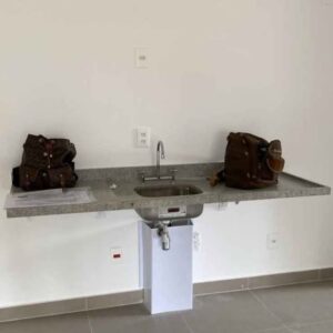 Pia em granito com área seca