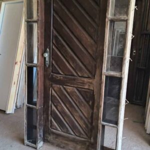 Porta em Madeira Maciça com Batente Duplo