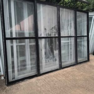 PORTA DE ALUMÍNIO PRETA – BALCÃO 4 FOLHAS