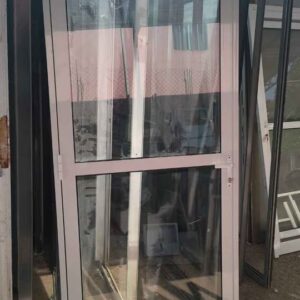 PORTA SOCIAL EM ALUMÍNIO BRANCO