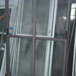 Porta Balcão em Alumínio Cinza – Duas Folhas Móveis!