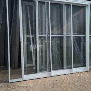 PORTA EM ALUMÍNIO BRANCO – 3 FOLHAS