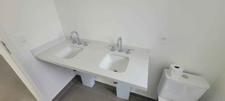 PIA PARA BANHEIRO EM QUARTZO BRANCO – DUPLA CUBA