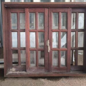 VITRÔ EM MADEIRA COM VIDRO QUADRICULADO