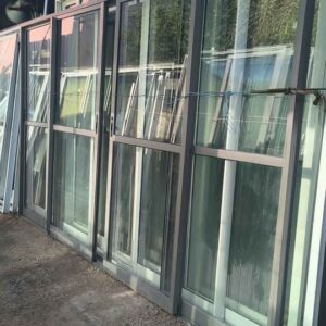 PORTA DE ALUMÍNIO CINZA 4 FOLHAS