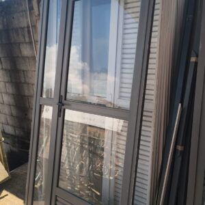 PORTA DE ABRIR EM ALUMÍNIO