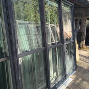 PORTA DE CORRER LINHA GOLD EM ALUMÍNIO CINZA