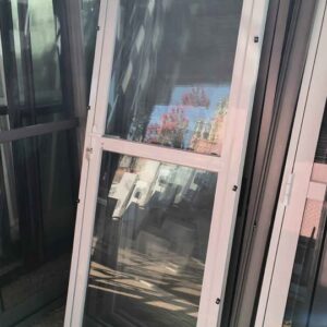 PORTA SOCIAL DE ABRIR EM ALUMÍNIO BRANCO