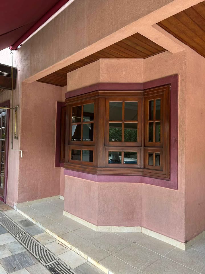 Vitrô Bay Window em madeira